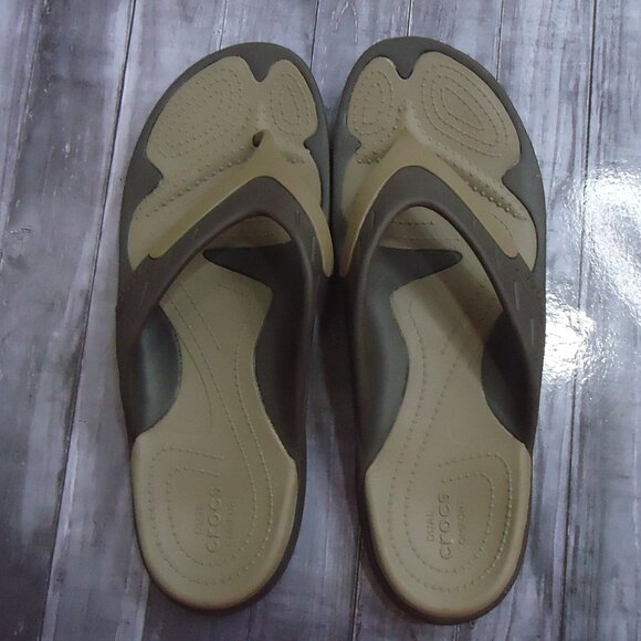 SIZE 13. Crocs classic men’s odor-resistant flip flop sandals. main image 11